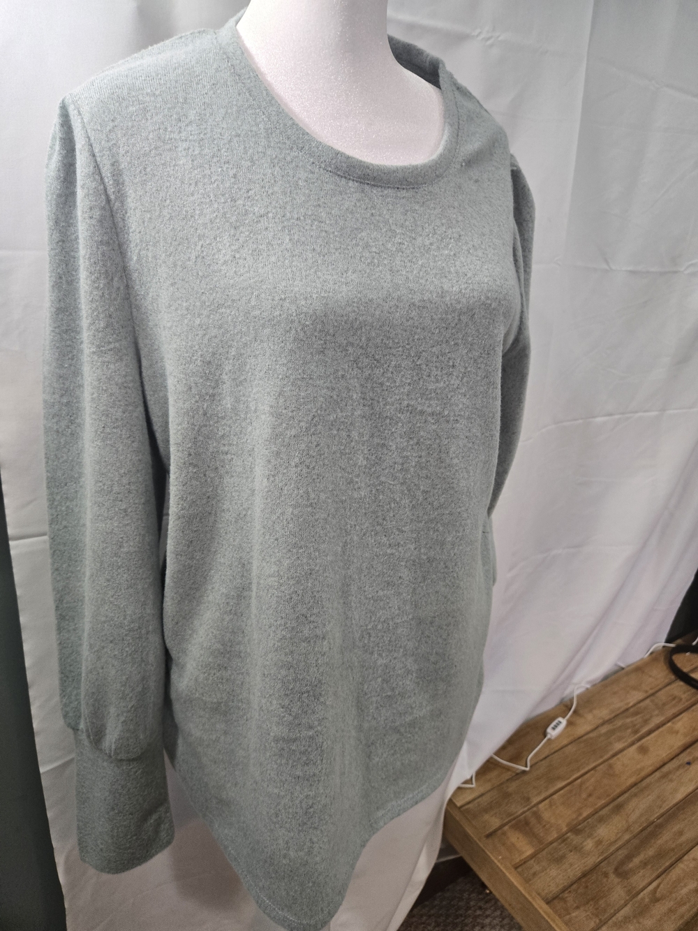 Massini crewneck top, Size XL, NWT, Sage Green.